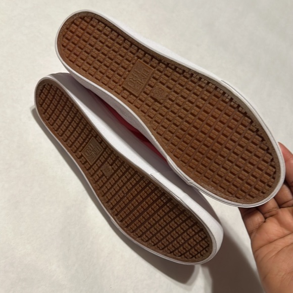 LIKE NEW TIME AND TRU WOMEN’S CANVAS LACE-UP WALKING SNEAKERS SHOES SIZE 8.5 - Picture 7 of 11